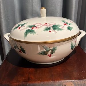 Mikasa Ribbon Holly 8 1/2” Covered Vegetable Dish with box; Discontinued